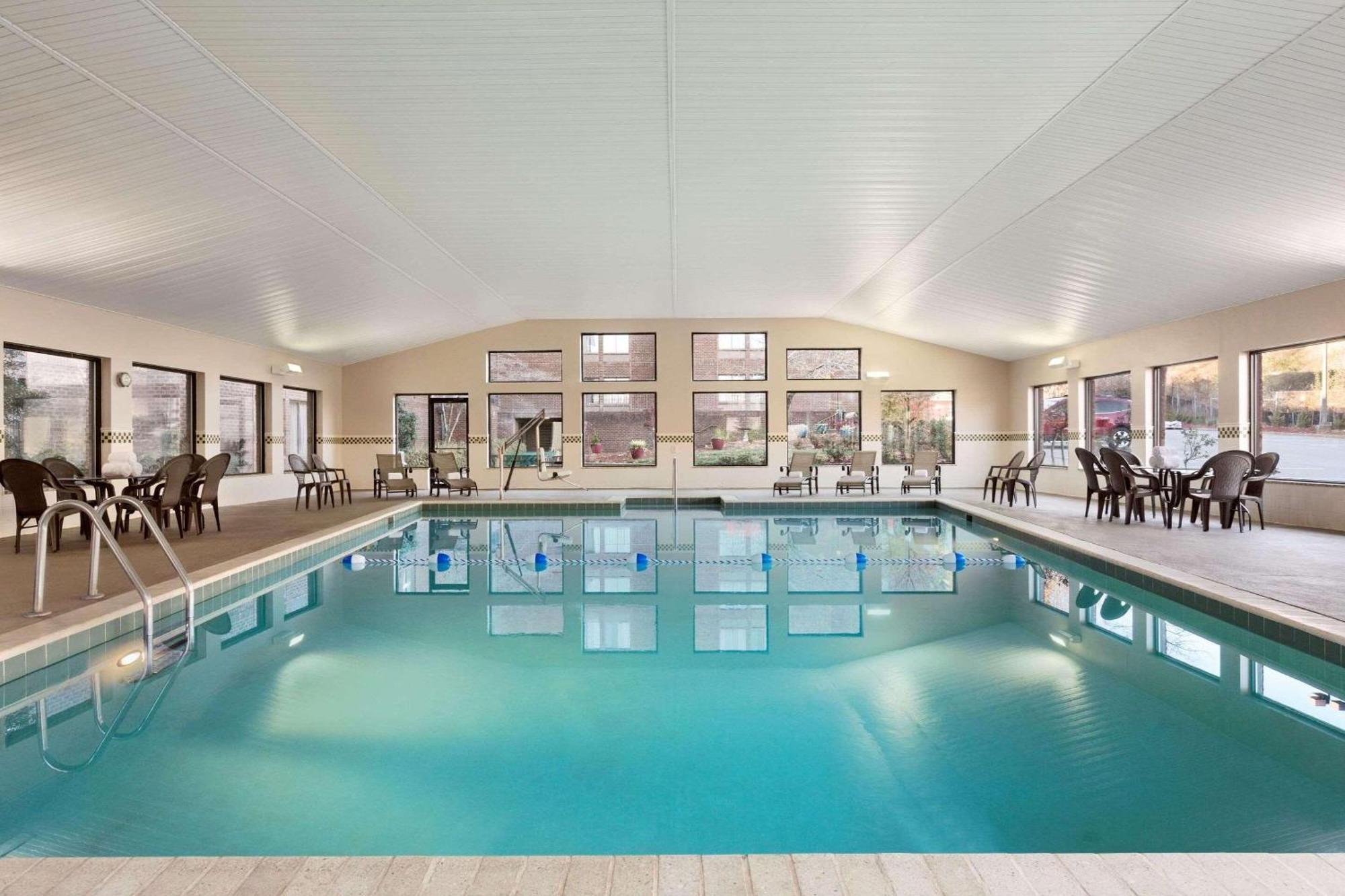 Country Inn & Suites By Radisson, Atlanta Galleria-Ballpark, Ga Smyrna Εξωτερικό φωτογραφία